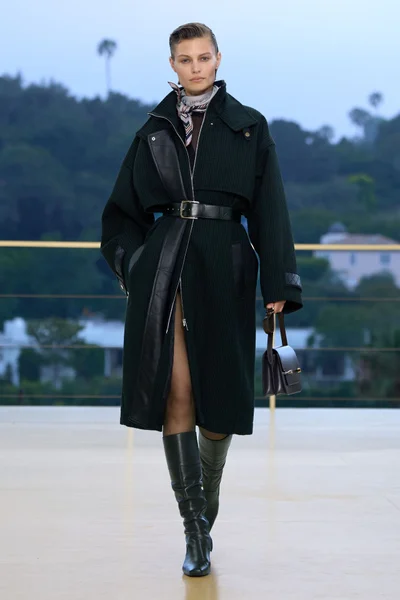 Look 18